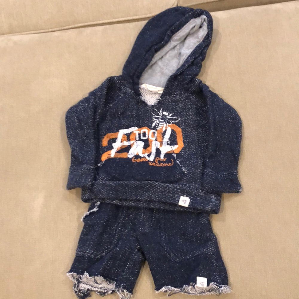 Burt’s Bees outfit